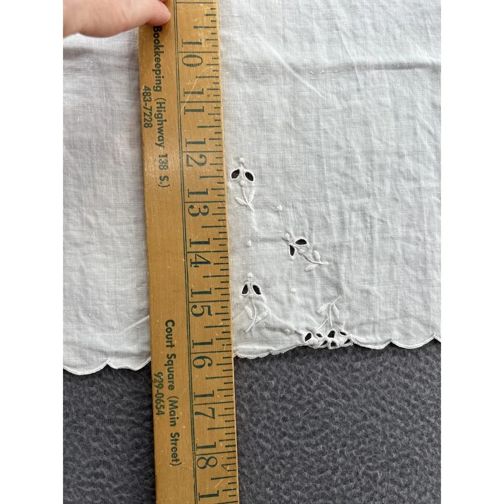Vintage White Linen Guest Towels Set of 3 Hand Embroidered Floral Scalloped Edge